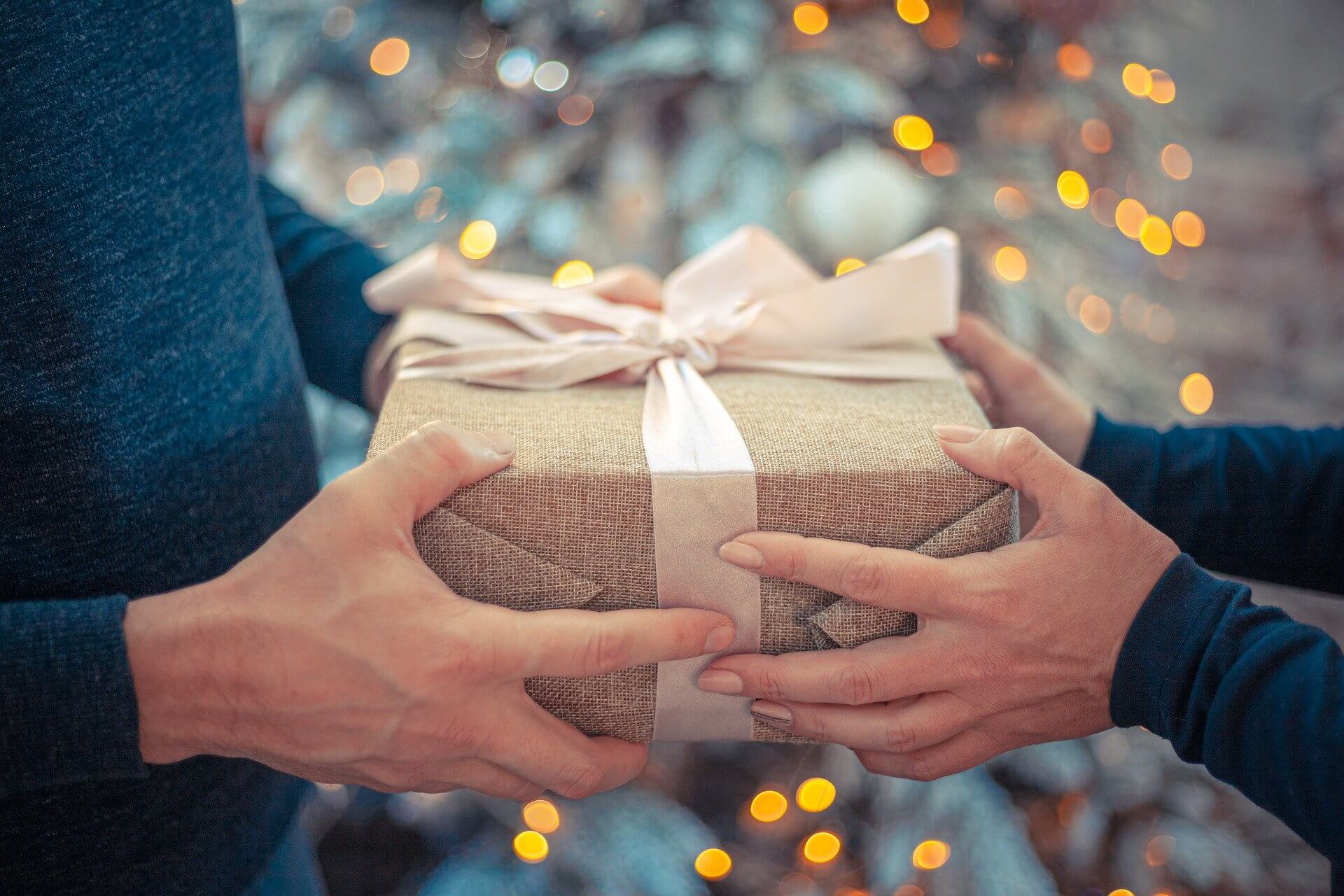 gift-g125ad64d4_1920